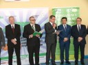 Dyrektor ZS NR 1 pan Tadeusz Federczyk wraz z Dyrektorem PUP w Łukowie panem Stanisławem Puchem otwierają VI Targi Pracy i Edukacji.